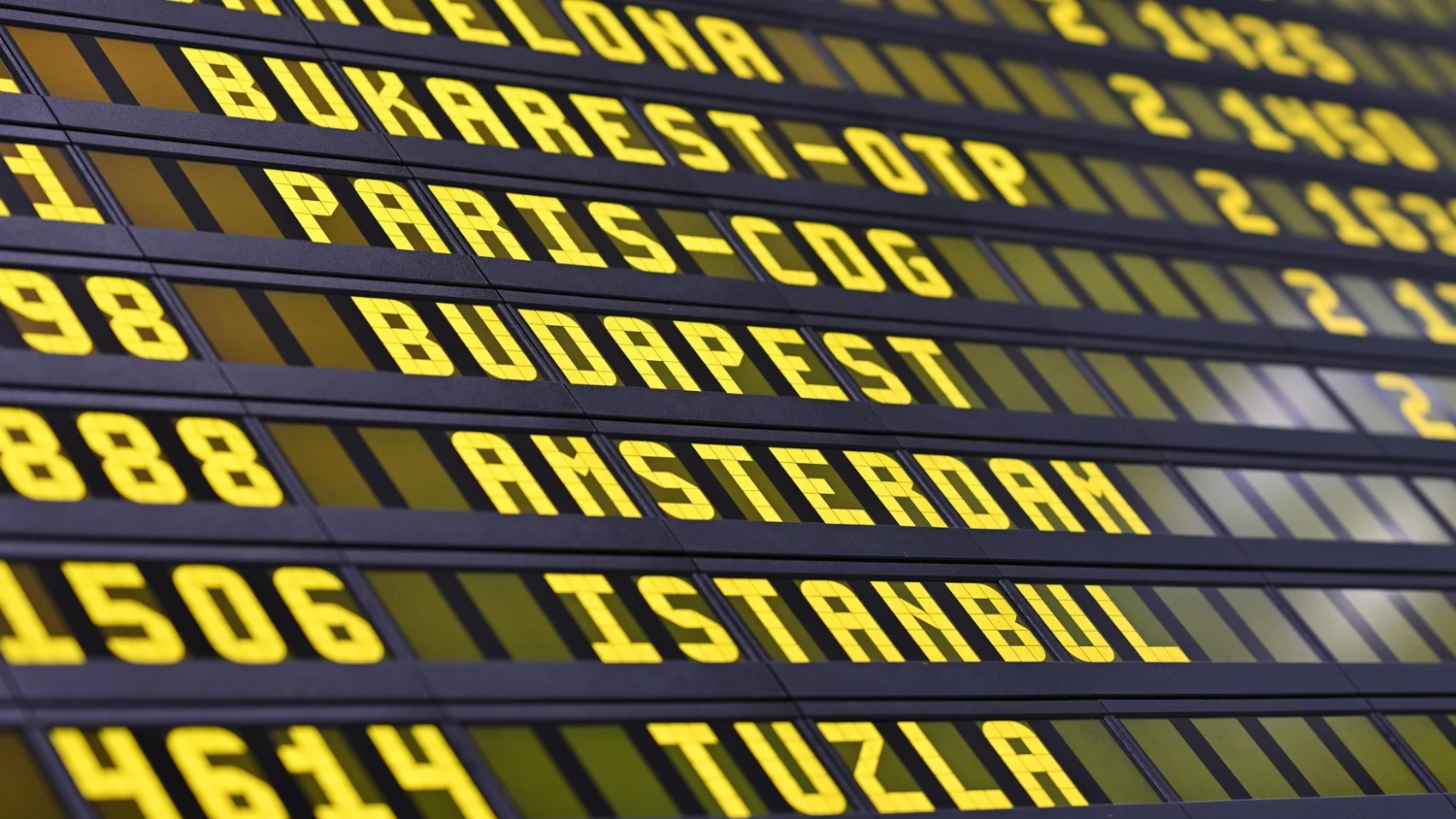 Romanias air passenger traffic jumps 8.2% in nine months