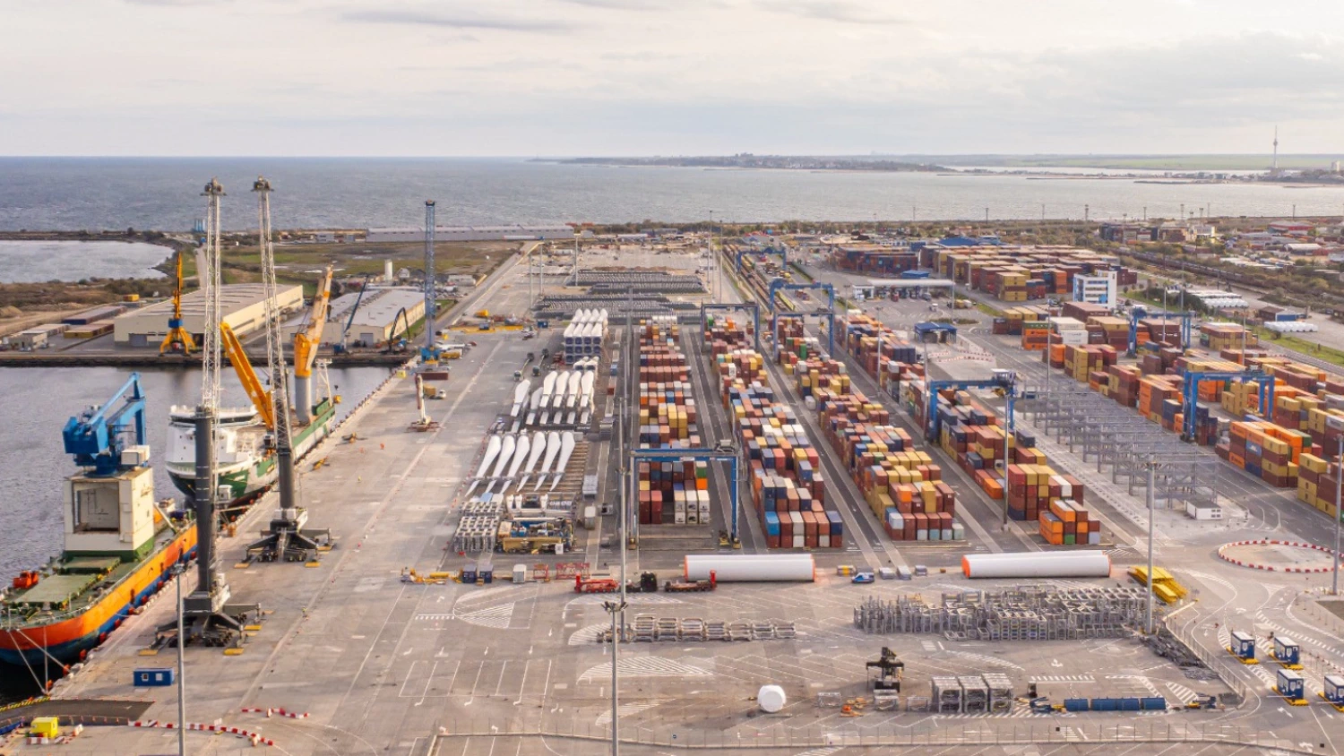 DP World expands Constanța port terminal with new cranes and platform