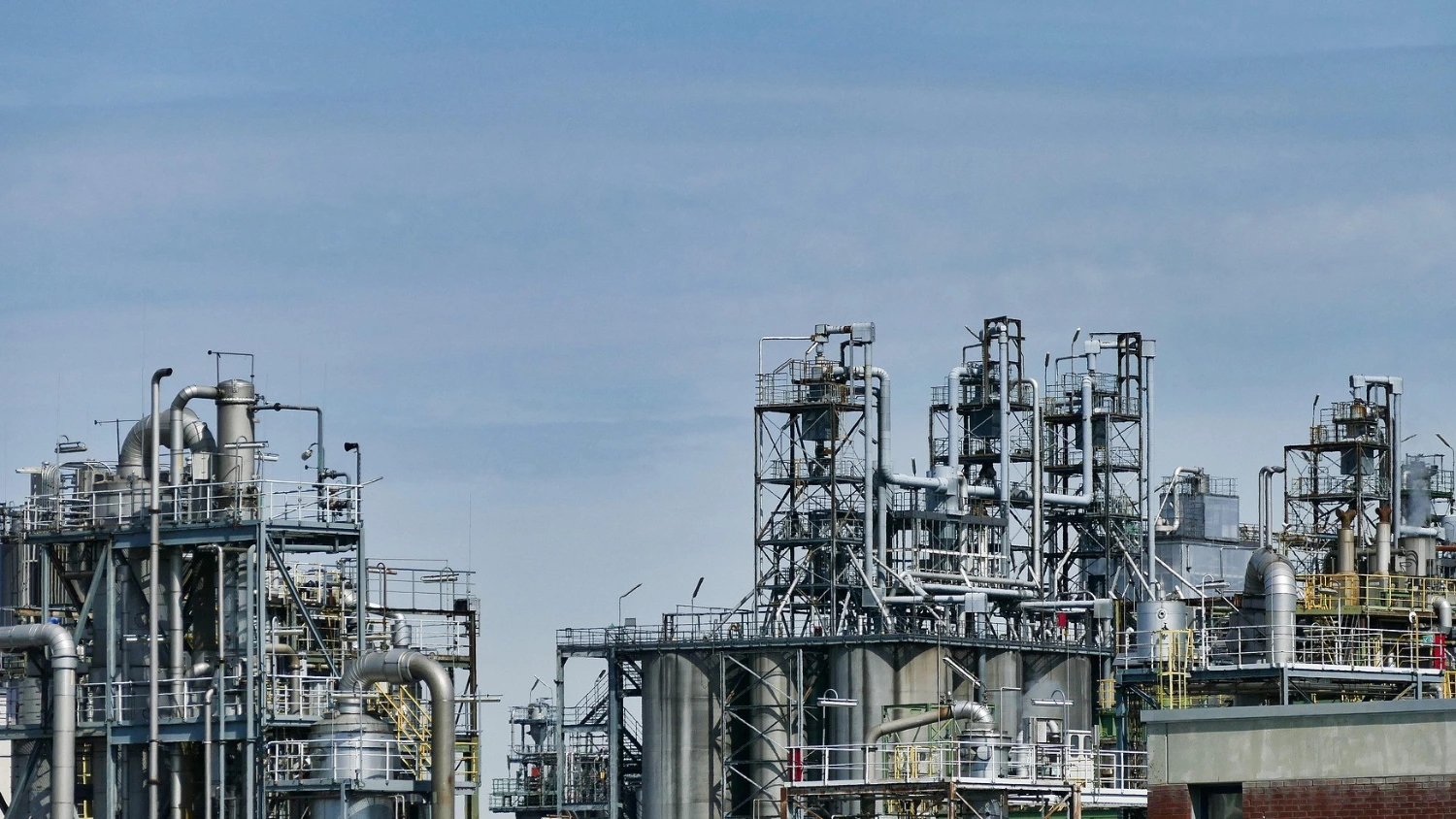 ING: Middle East conflict delays CEE rate cuts as energy prices surge