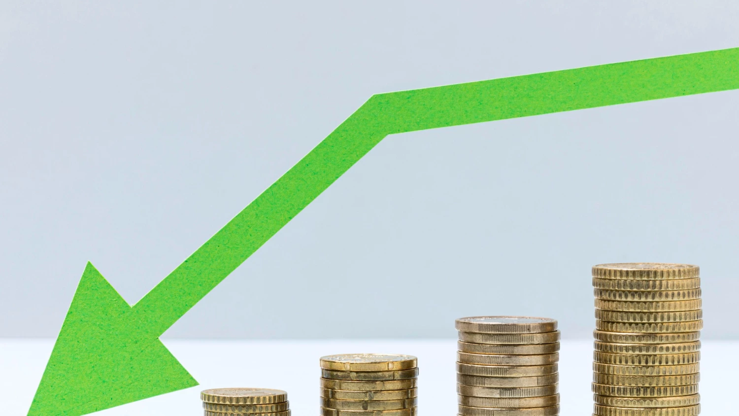 Romania cuts budget deficit by more than half in Q1 2026