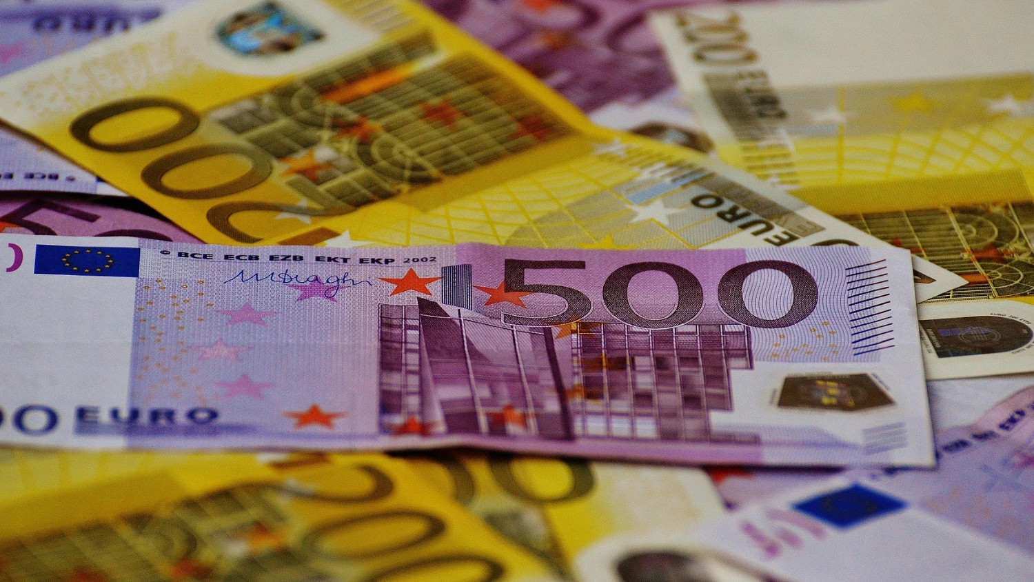 Romanian leu hits new historic low against euro