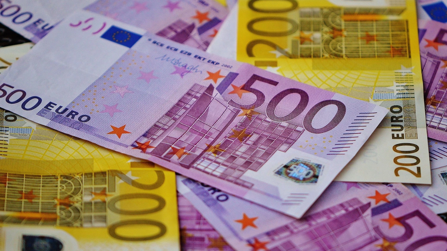 Romanian leu hits new historic low against euro