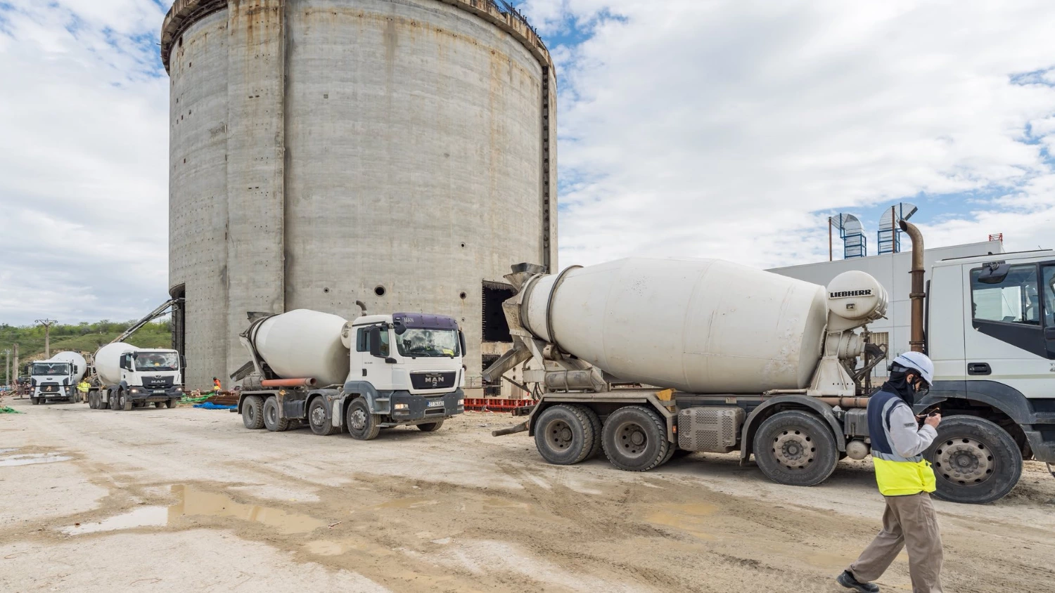 Nuclearelectrica pours first concrete for Unit 1 refurbishment