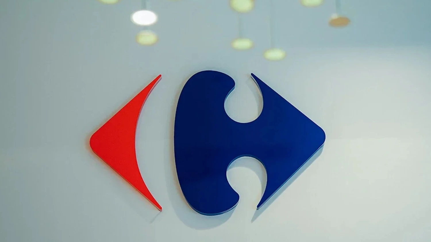 Romanian regulator clears Carrefour sale to Pavăl Holding