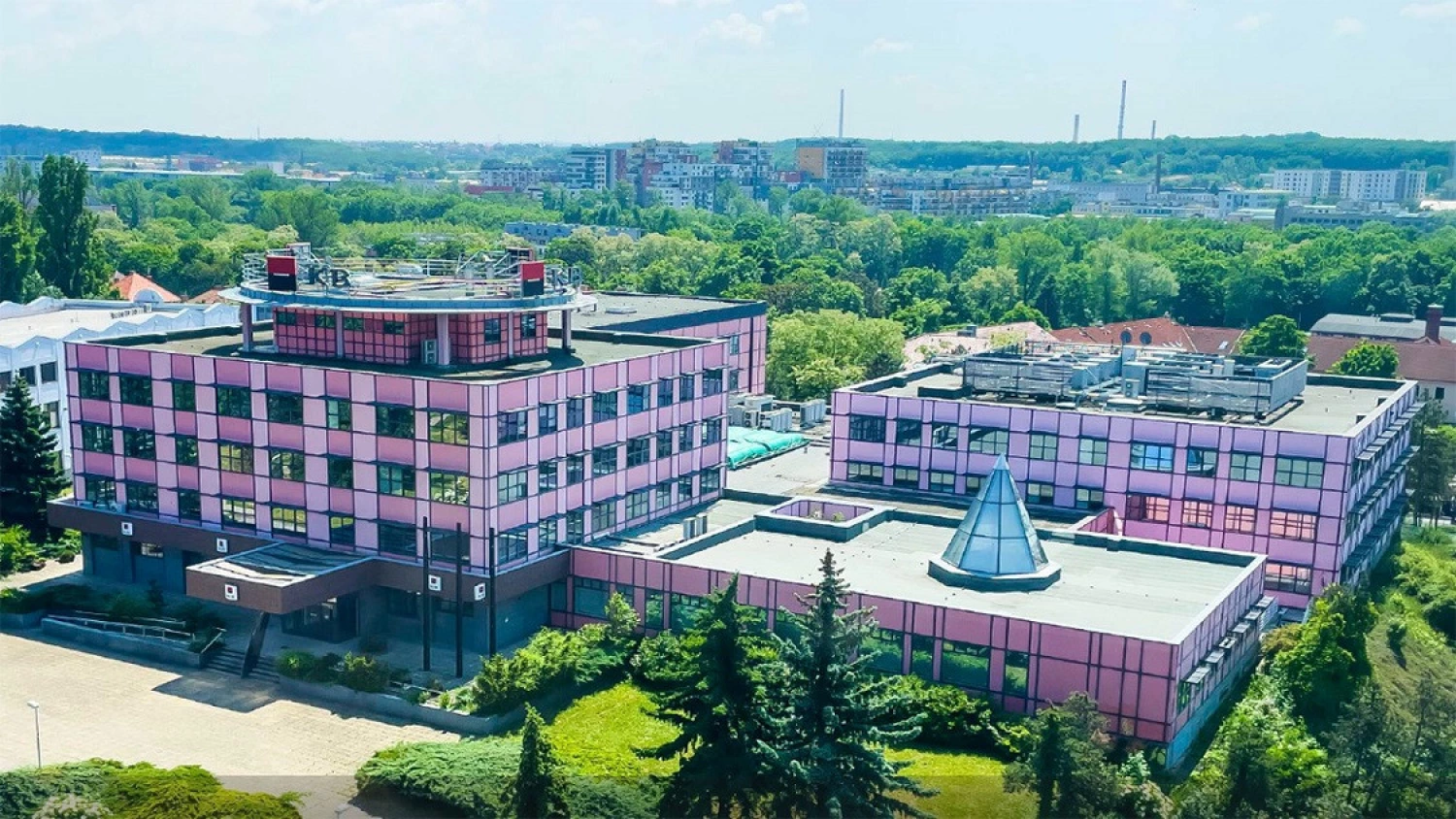 News Article Central Group buys offices in Prague to use as refugee assistance centre