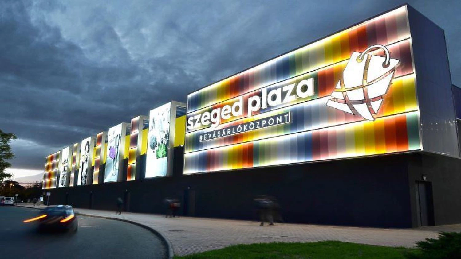 News Article More people shop in person than online at Hungarian malls