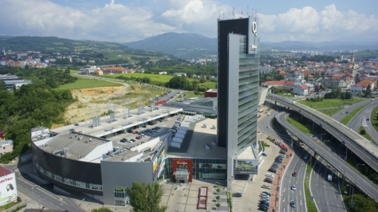 News Article CBRE GI mall pbb refinancing retail Slovakia