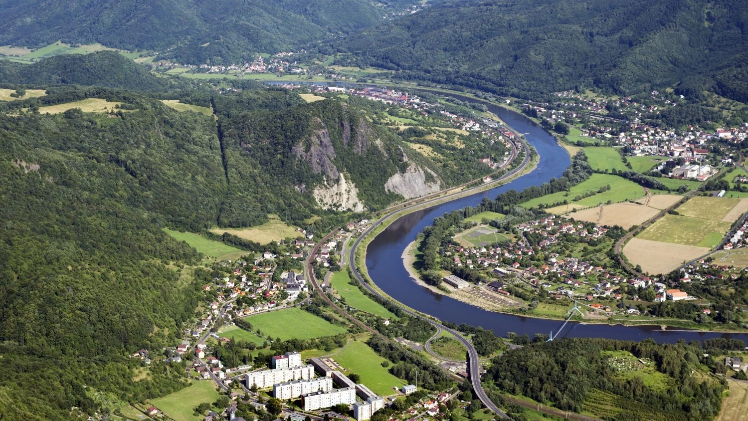 News Article Czech industrial stock expands rapidly, driven by e-commerce