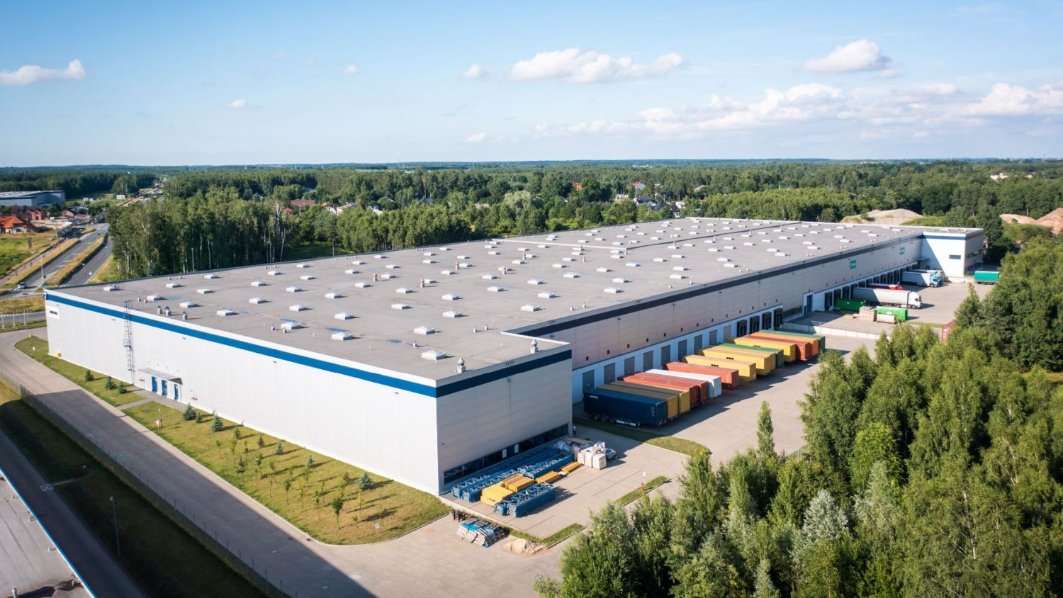 News Article Axi Immo logistics Łódź Poland Uniq Logistics warehouse