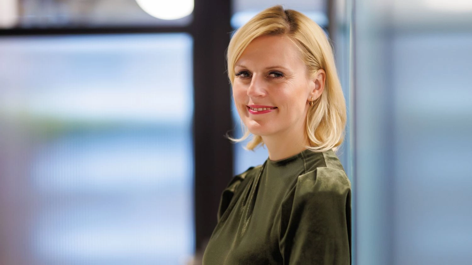 News Article The hybrid model reduces the average size of offices in Poland