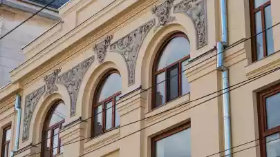 News - Famous former theatre building up for sale in Galați