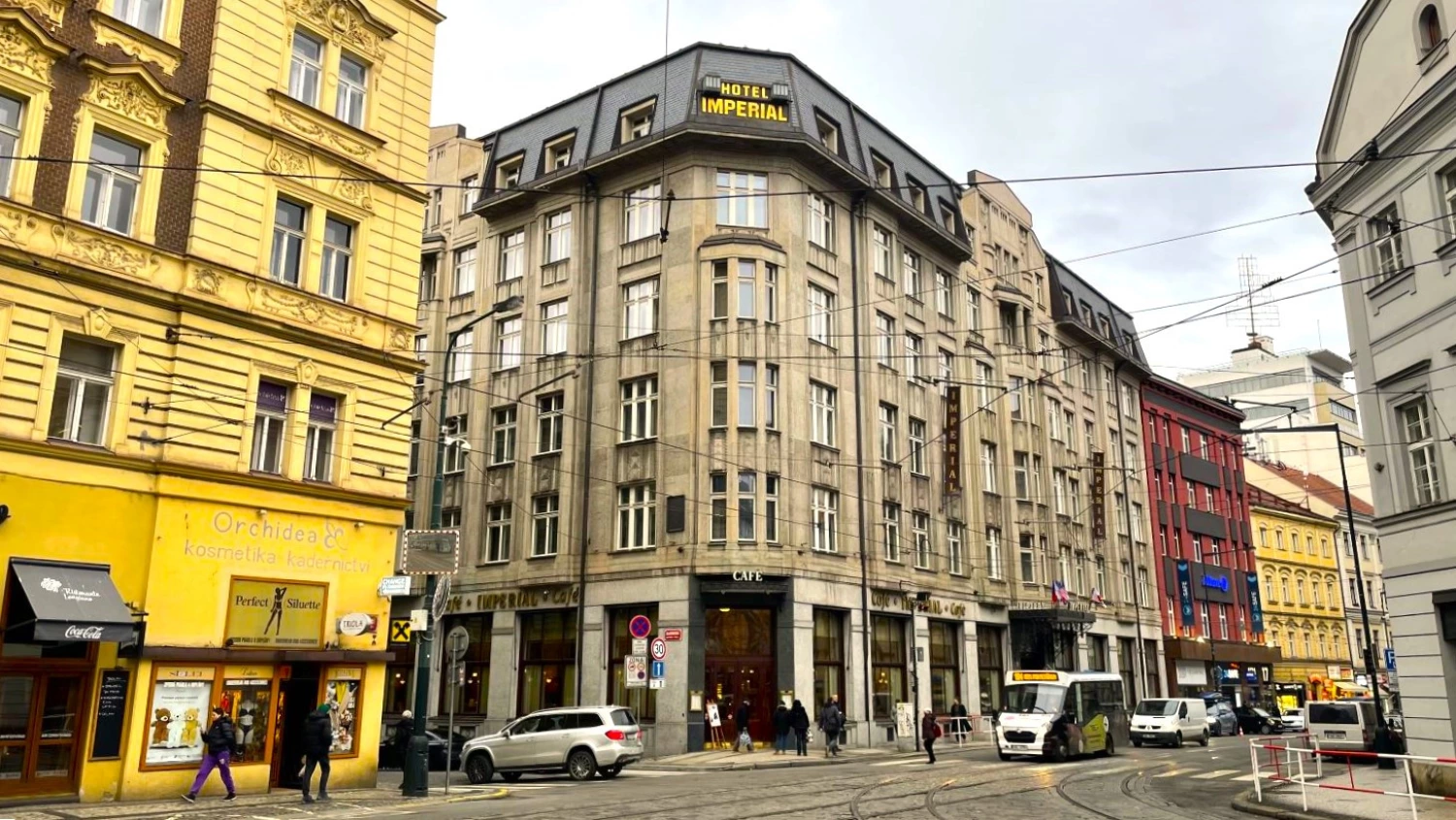 News Article Trade unions to sell hotel in Prague