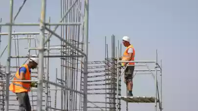 News - Personnel crisis delays construction projects