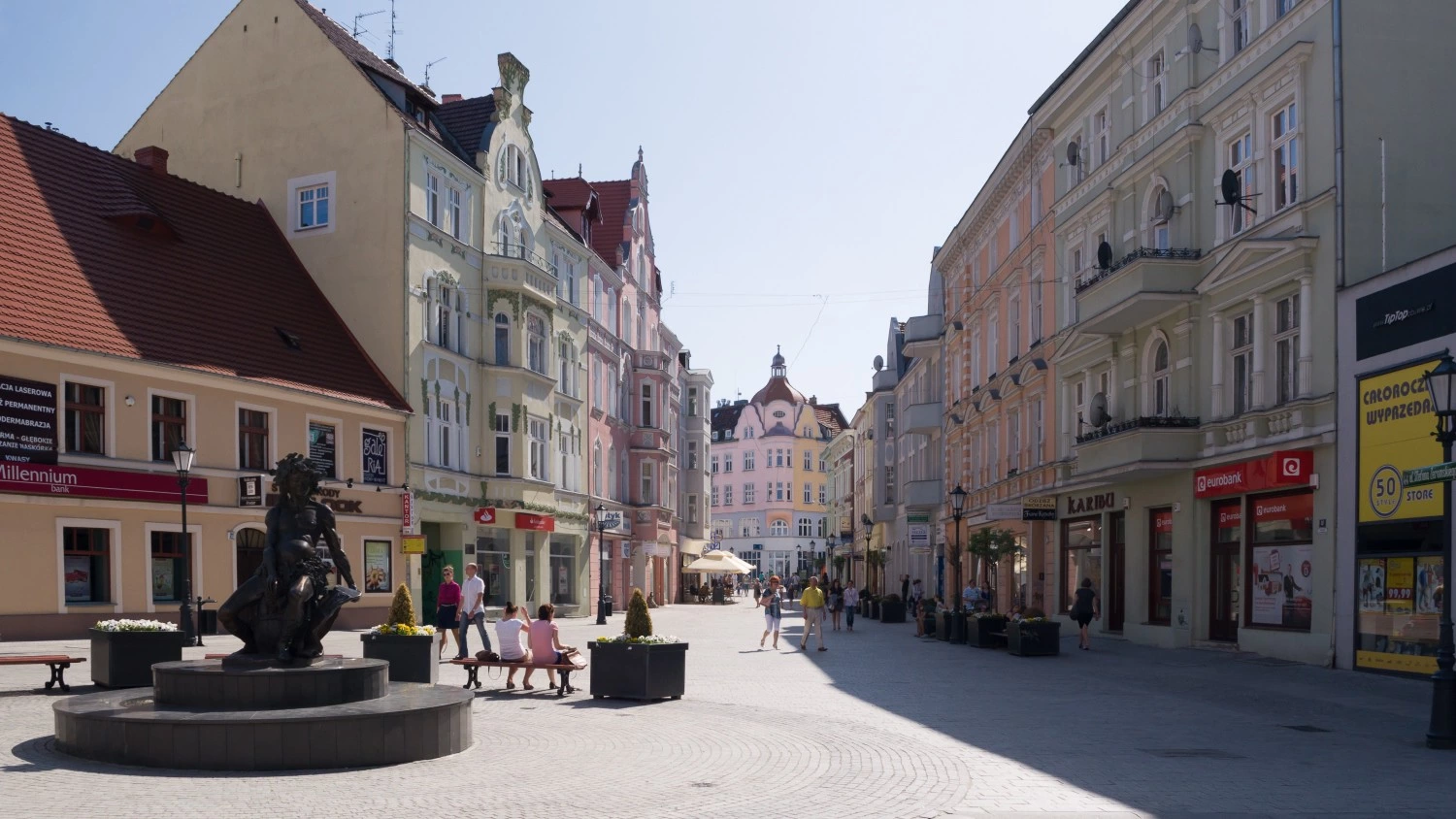 News Article Aviva Investors Polish Retail Fund sells two retail schemes
