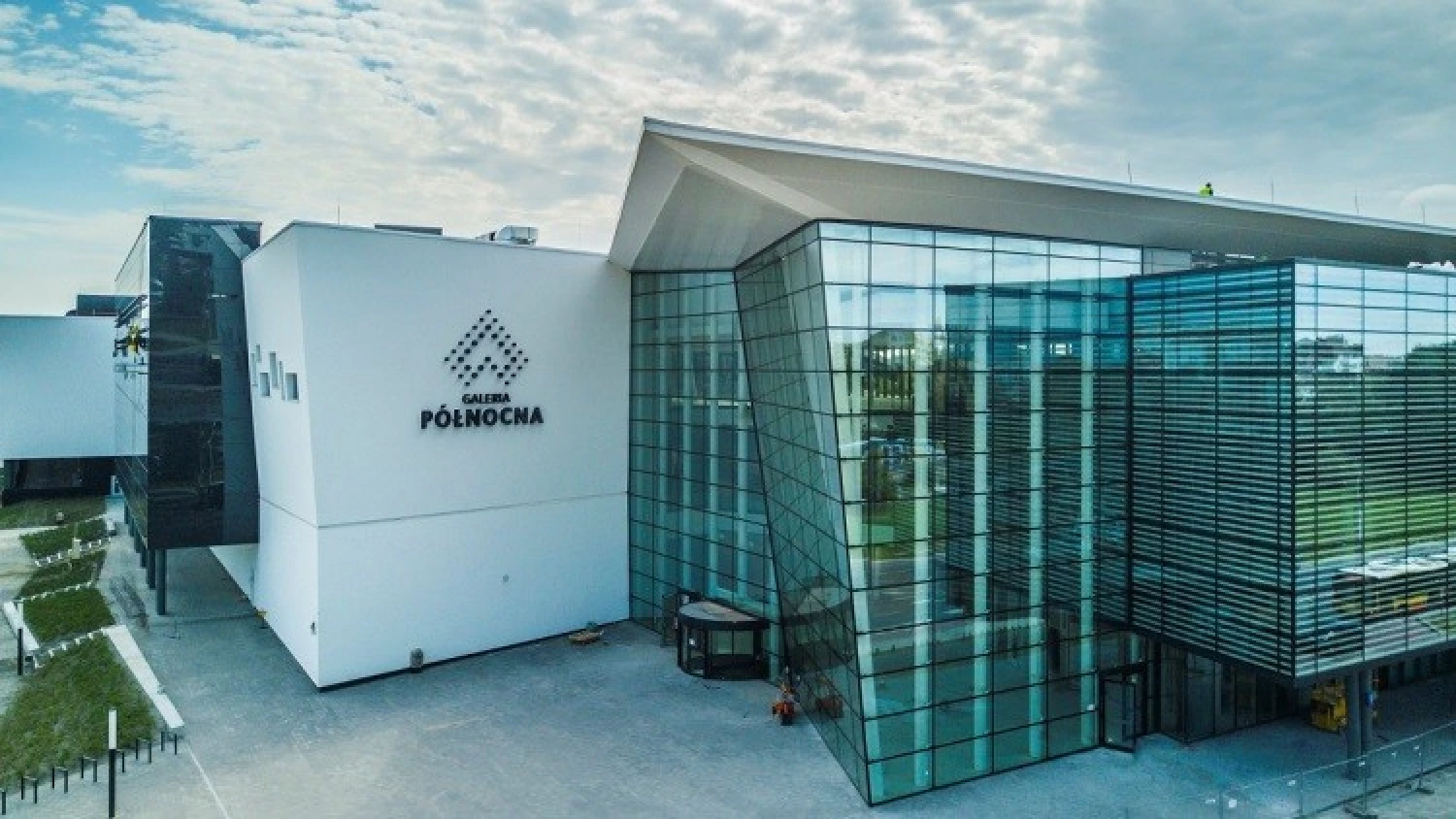 News Article Warsaw malls focus on services and entertainment