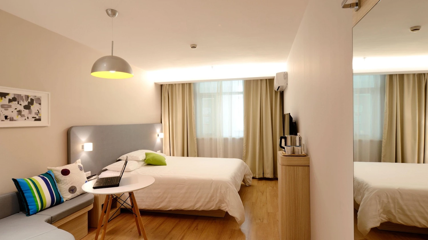 Romania's hotels see higher earnings, fewer tourists in 2025