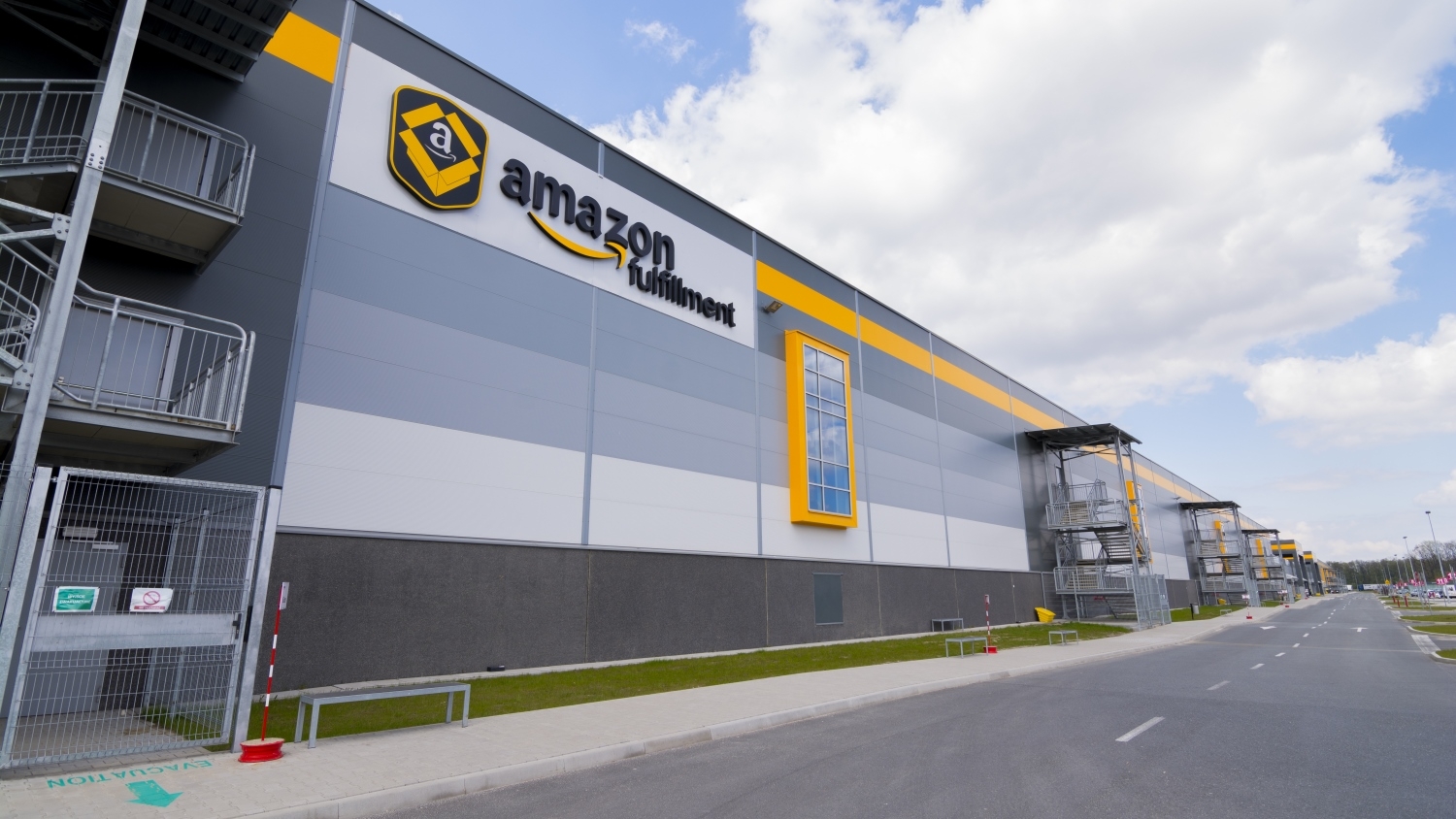 News Article industrial JLL logistics Poland report warehouse