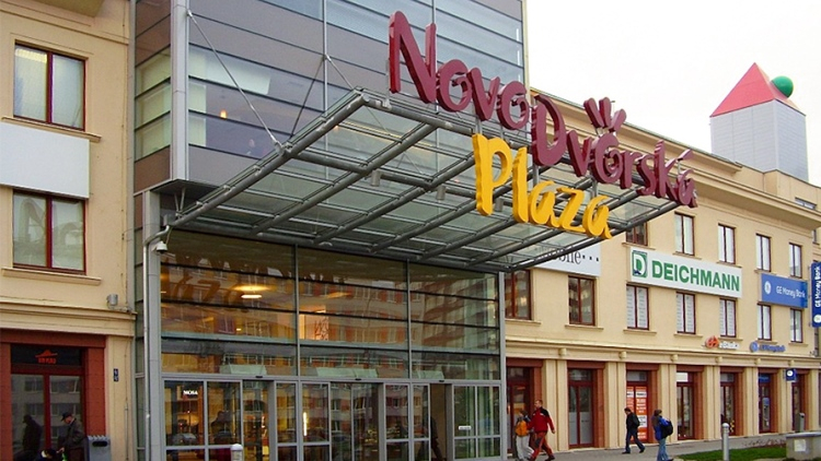 News Article Bluehouse CBRE Czech Republic investment mall Prague retail shopping