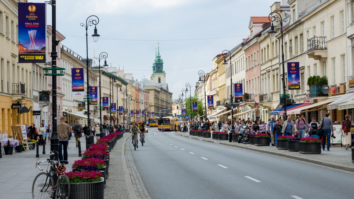 News Article high street JLL Poland report retail shopping