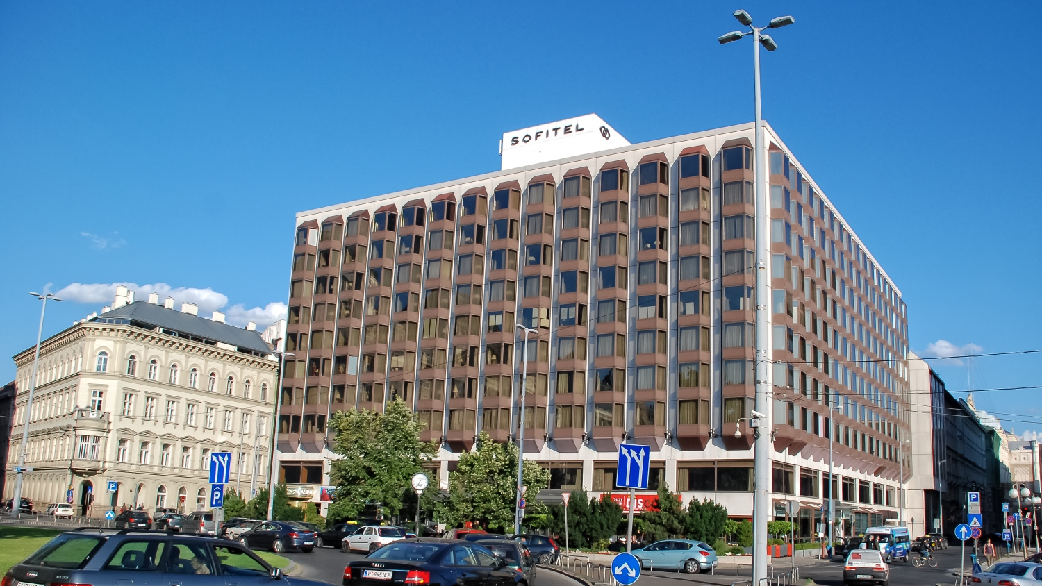 News Article Budapest hotel Hungary Indotek investment Starwood Capital Group