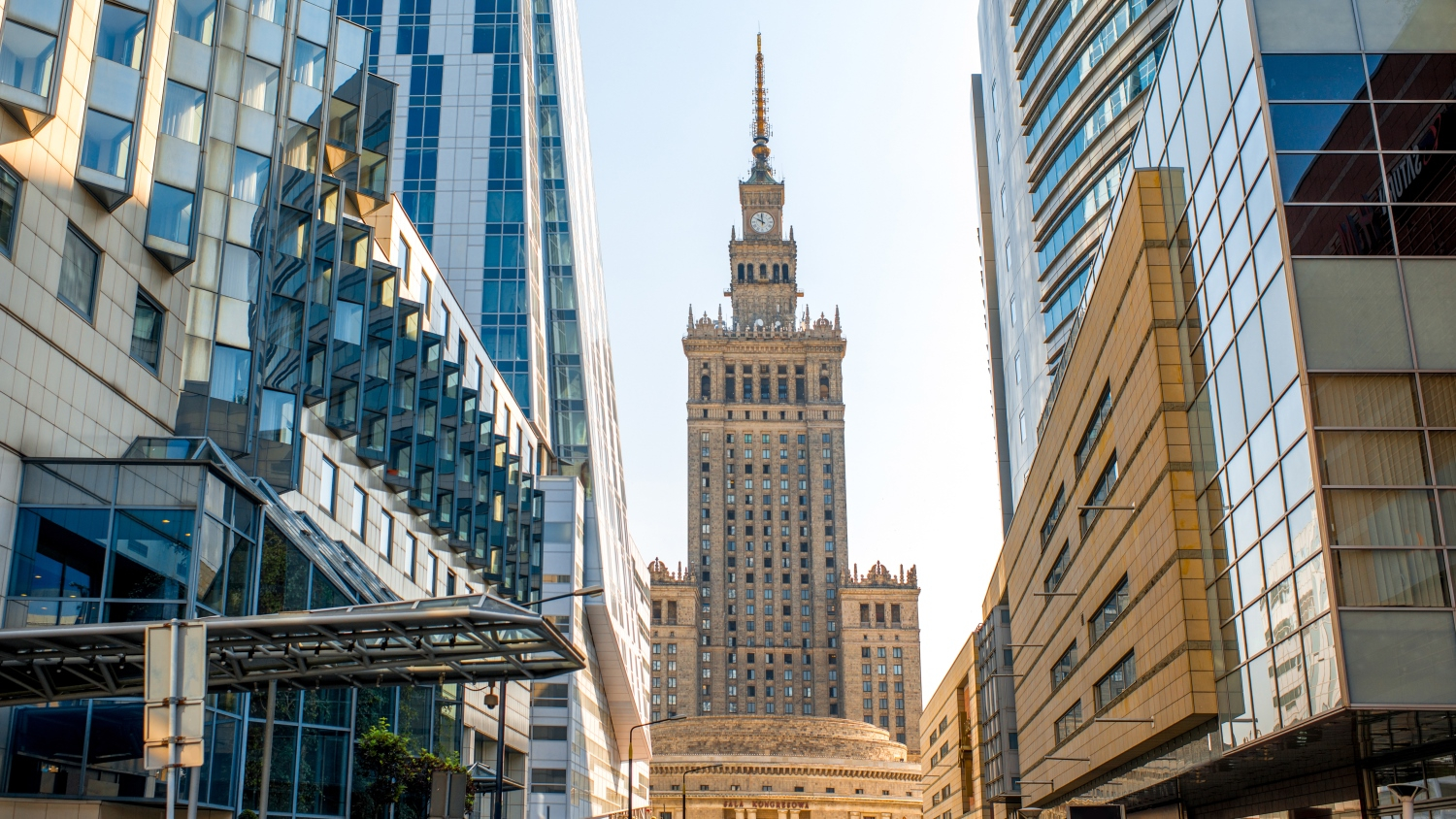 News Article coronavirus office Poland Warsaw