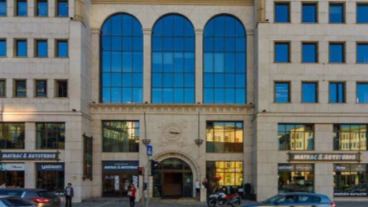 News Article Budapest Erste financing Hungary investment M7 Real Estate office