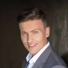 People - Marek Obuchowicz