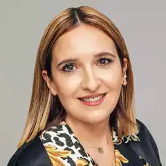 People - Geanina Ungureanu